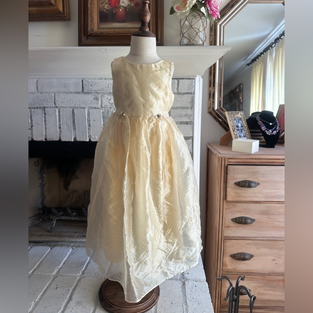 Girls vintage Jessica McClintock yellow Kids Dress with flower details Easter